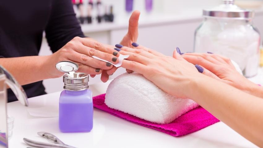 Nagellackentferner ohne Aceton