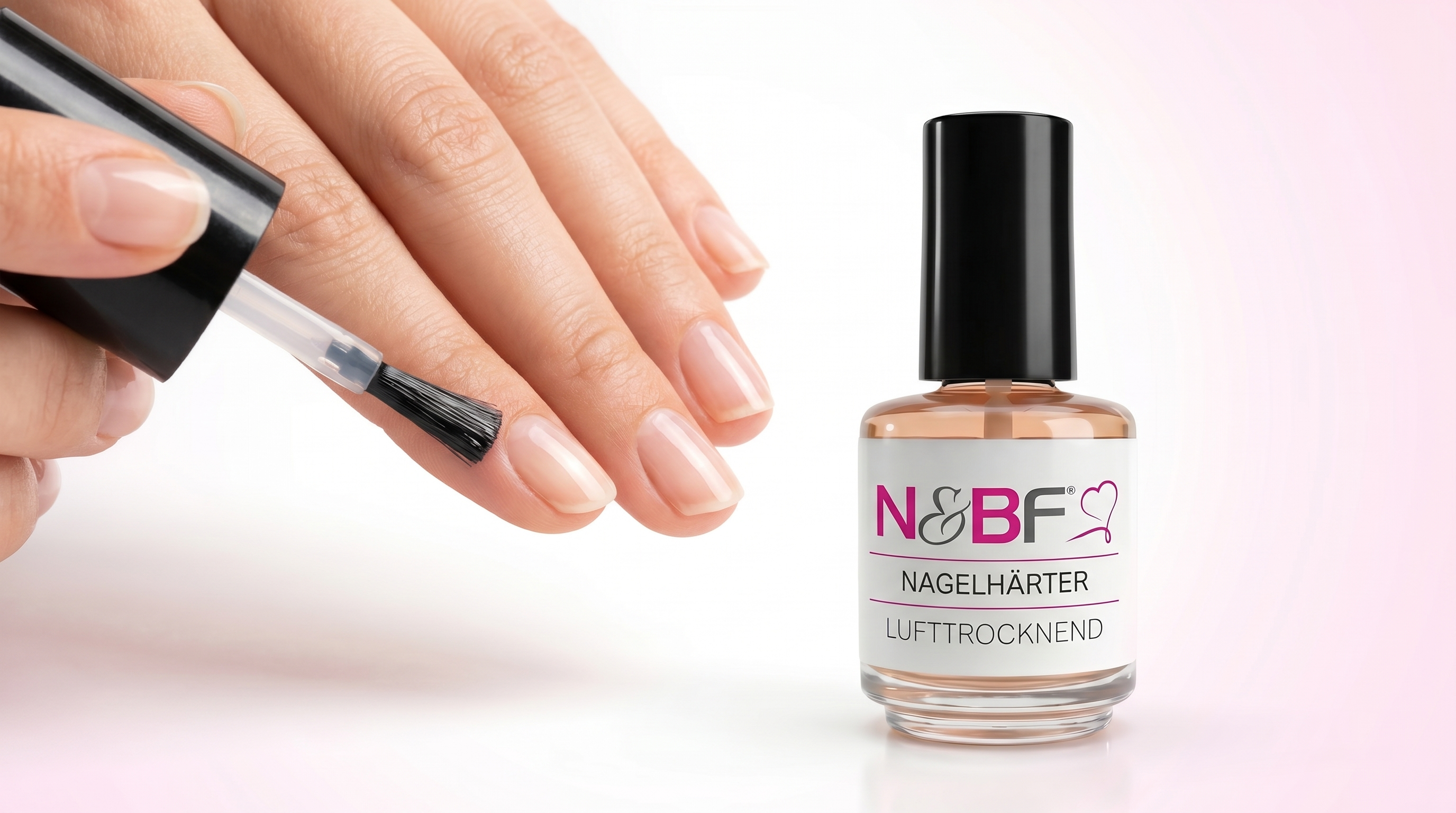 Nägel stärken: Auftragen des N&BF Nagelhärters auf gepflegte Naturnägel