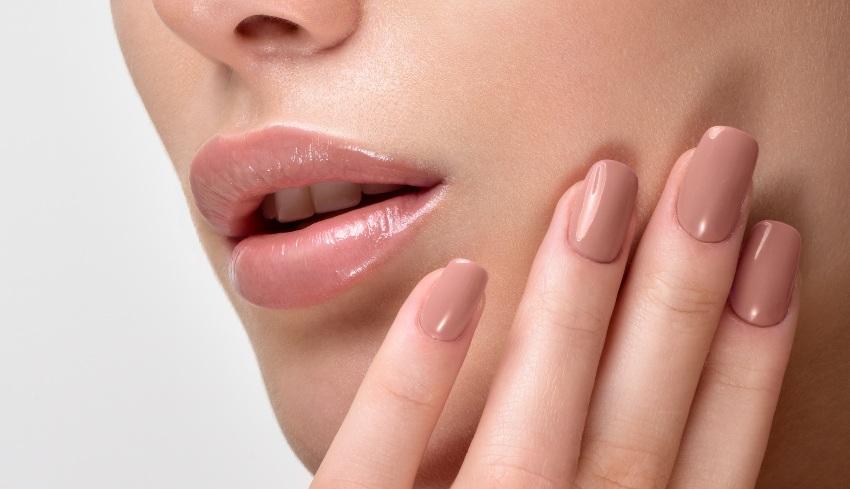 Braun-beige Nails: Der Leder-Look für die Nägel
