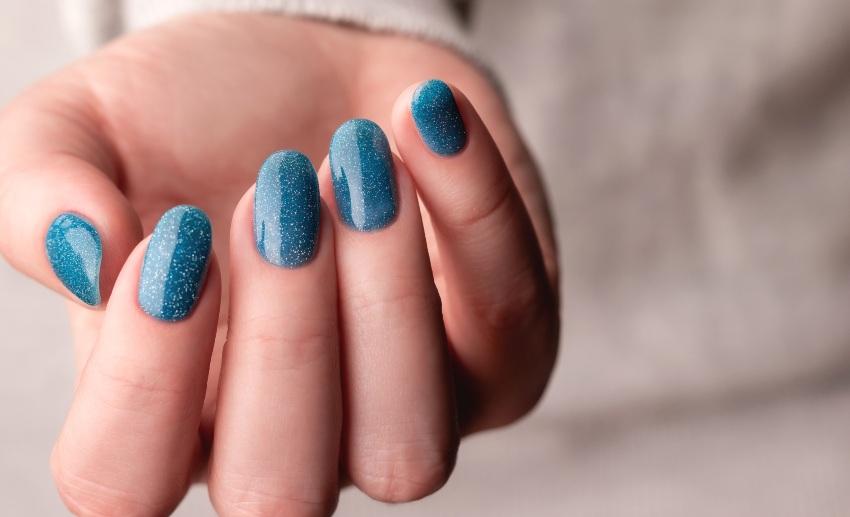 Nageldesign in Blau