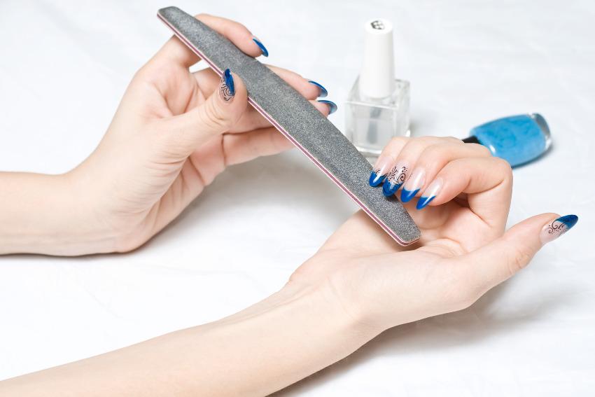 Almond Nägel feilen