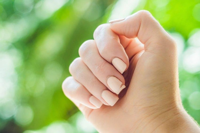 Brüchige Fingernägel richtig behandeln