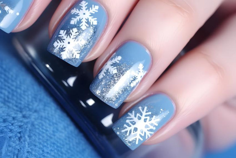 Nägel mit Schneeflocken