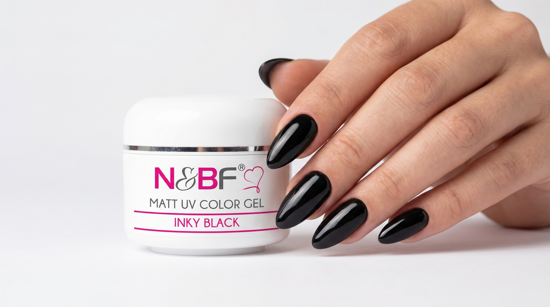 Nageldesign in Schwarz
