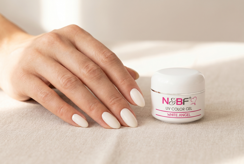 Nageldesign in Weiss clean und zeitlos