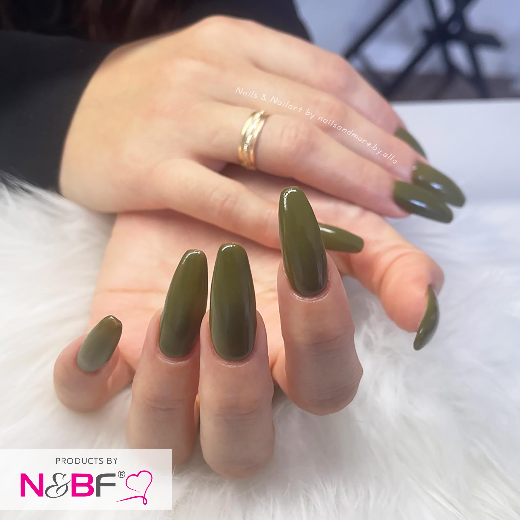 Nails and Beauty Factory UV Farbgel Olive Green Aufgetragen